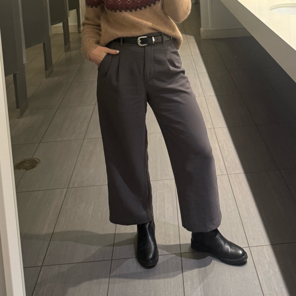 Aritzia Cropped Effortless Pant